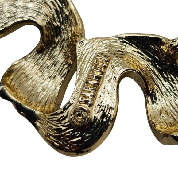 Vintage 1970s Sarah Coventry Ribbonette Gold Tone Brooch Pin Signed Textured - Picture 4 of 4